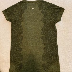 lululemon athletica Tops - Lululemon Swiftly Speed Short Sleeve Shirt lululemon athletica Tops - Lululemon Swiftly Speed Short Sleeve Shirt